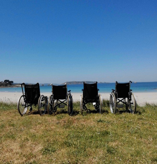 À chacun sa place : le parking du Centre de rééducation de Trestel n’est pas un parking de plage