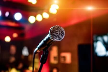 🎤 Vendredi 4 septembre : soirée Karaoké au Pub l’Hermine